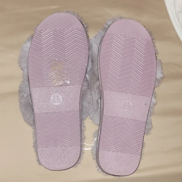 Brand New Womans House Slippers - Picture 2 of 3